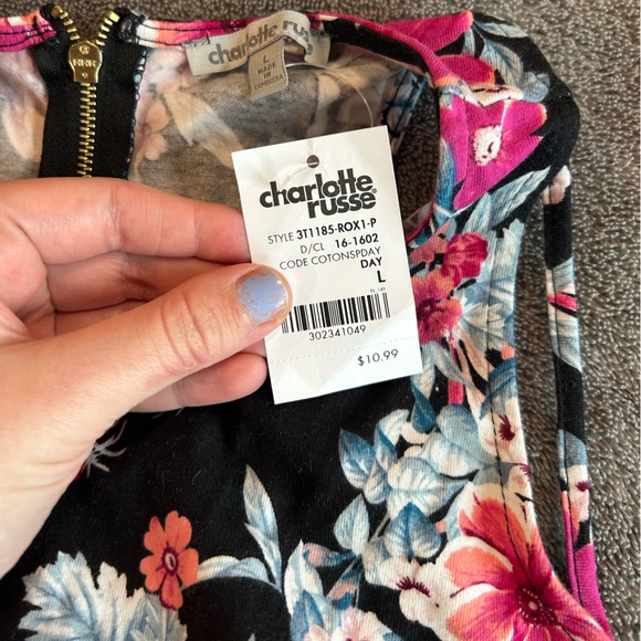 Black Floral Crop Top 🌺 NWT - Picture 2 of 2